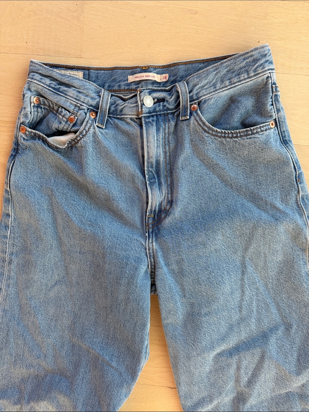 Levi’s Ribcage Wide - Picture 4 of 4
